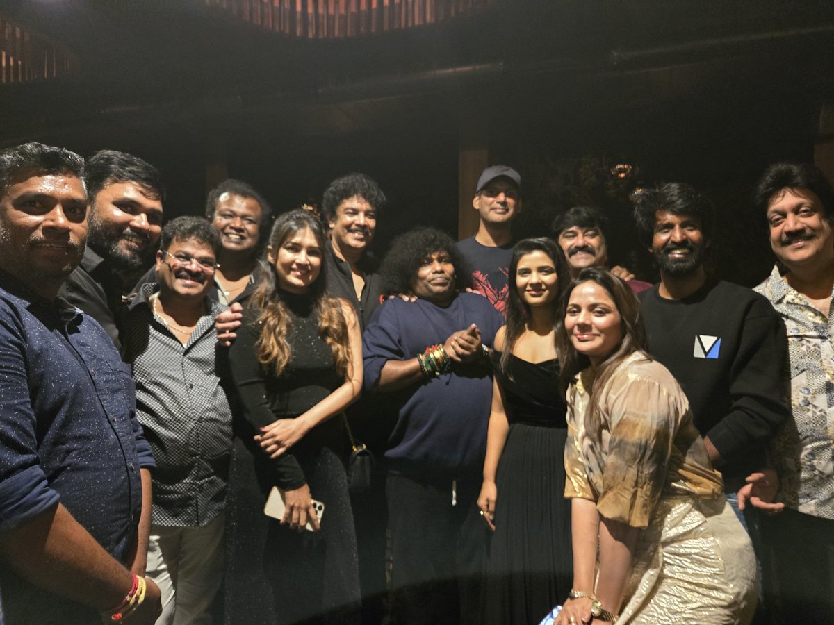 khushsundar's tweet photo. When we celebrate the good things in life with our loved and dear ones!
#BirthdayCelebration
#SundarC
❤️❤️❤️ https://t.co/4PiiuBgcBP