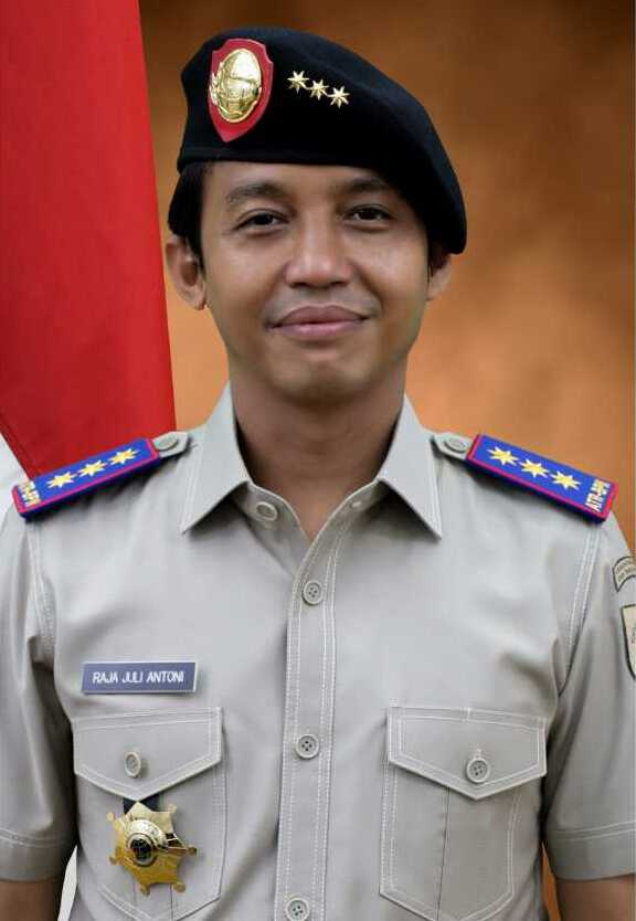 Rasanya, MUSTAHIL bagi Hadi Tjahjanto dan Raja Juli Antoni tidak tahu soal sertifikat pagar laut yang terbit di era mereka saat menjabat sebagai Menteri/Wakil Menteri ATR/BPN.

Itu logika akal sehat kita, andai sistem organisasi di ATR/BPN berjalan dengan baik dan transparan.