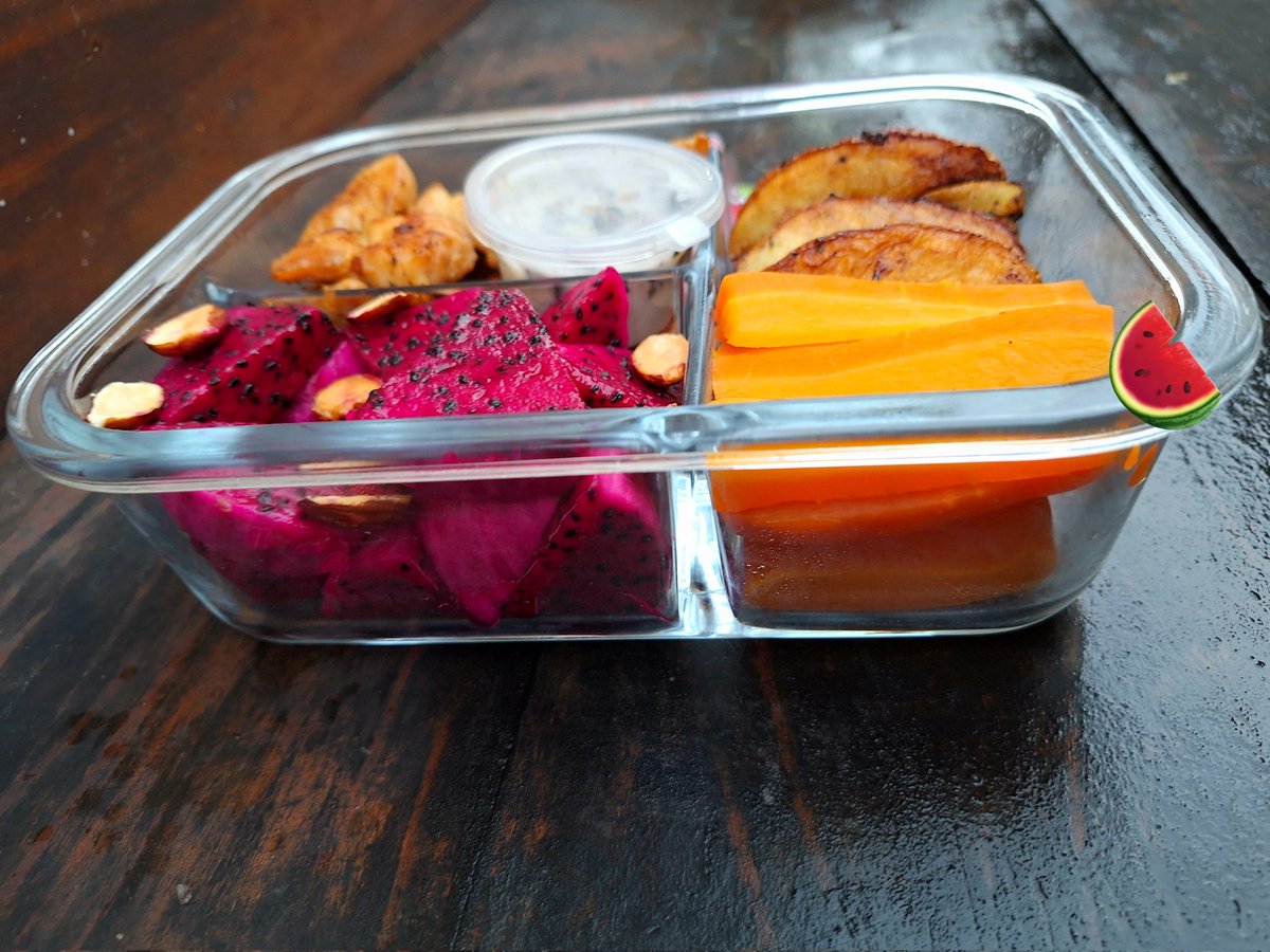 sanitamima's tweet photo. #BekalHariIni enak & cantik: grilled chicken with tartar sauce 🍗✨️
Lagi niat spesial kotak bekal baru dan ternyata muat buanyak.
#lunchbox #menuoftheday https://t.co/zLT40uZ2rk