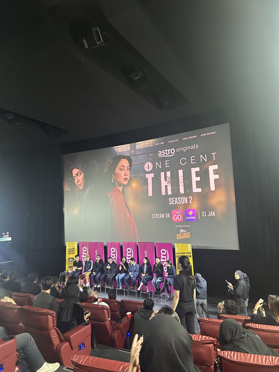 Full circle moment with <a href="/hdabdhmd/">H • A • D • Y #SupportPalestine 🇵🇸</a> at One Cent Thief Season 2 Premiere last night.

Episod 1 yang sangat, SANGAT THRILLING DAN JAHAT; instantly leaving the audience desperately wanting for more.

Killer work you guys <a href="/alfie_palermo/">Alfie Palermo</a> <a href="/zulkarnainariff/">ariff zulkarnain</a> <a href="/NadimHisham/">Nadim Hisham</a> 🔥🔥