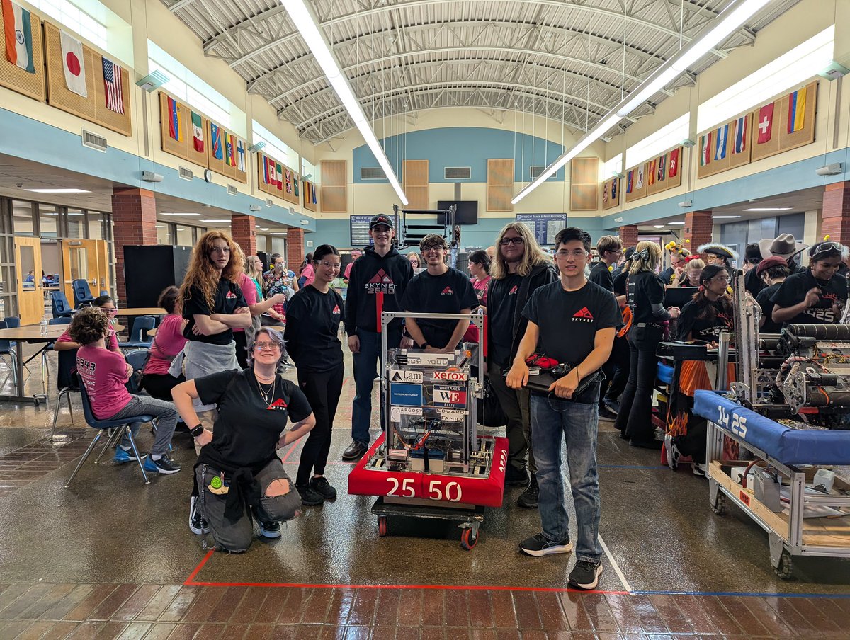 Skynet_Robotics's tweet image. Girls Generation &amp;amp; FIRST Chance weekend! We had a wonderful time competing against all the other teams!