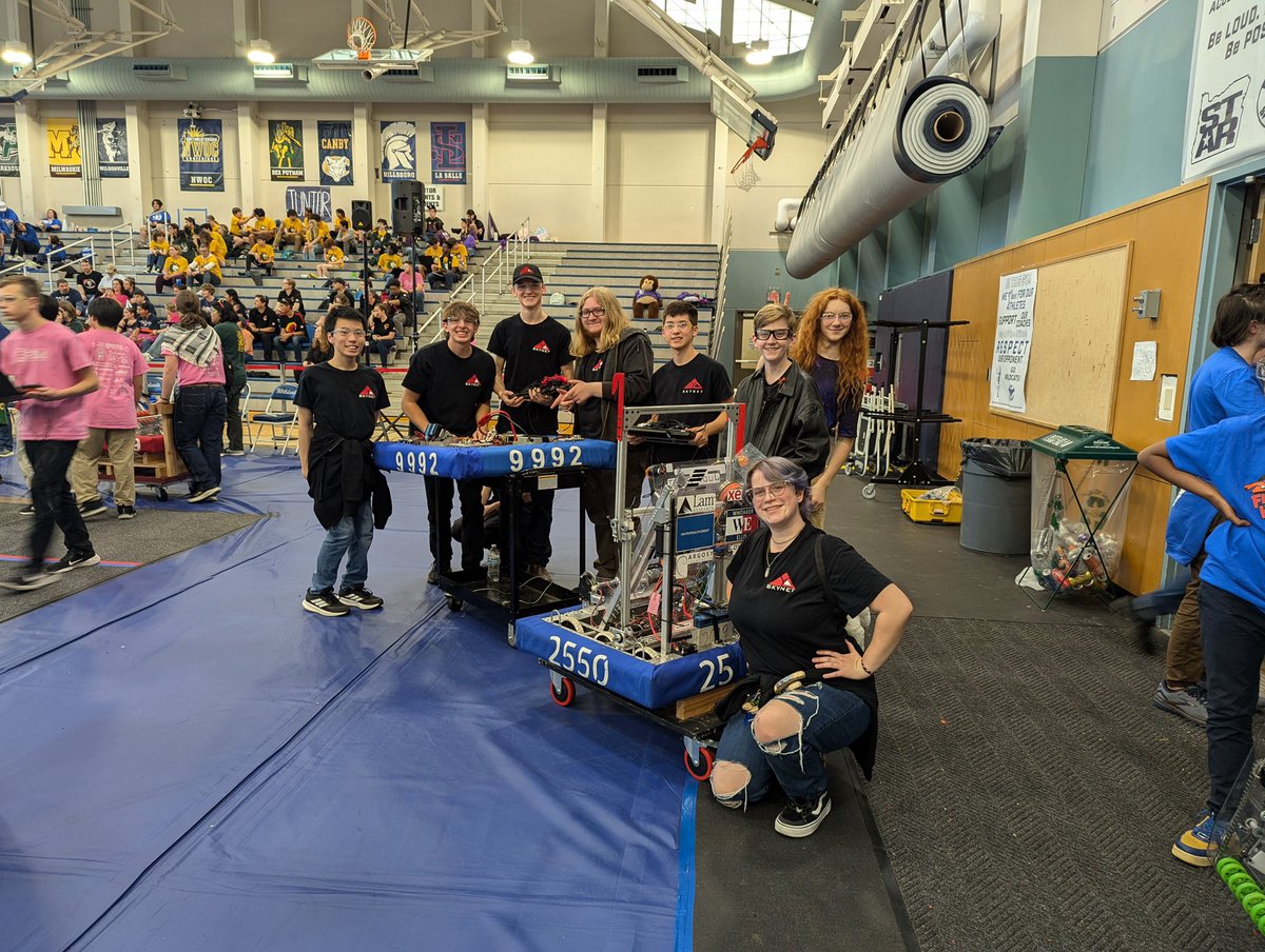 Skynet_Robotics's tweet image. Girls Generation &amp;amp; FIRST Chance weekend! We had a wonderful time competing against all the other teams!