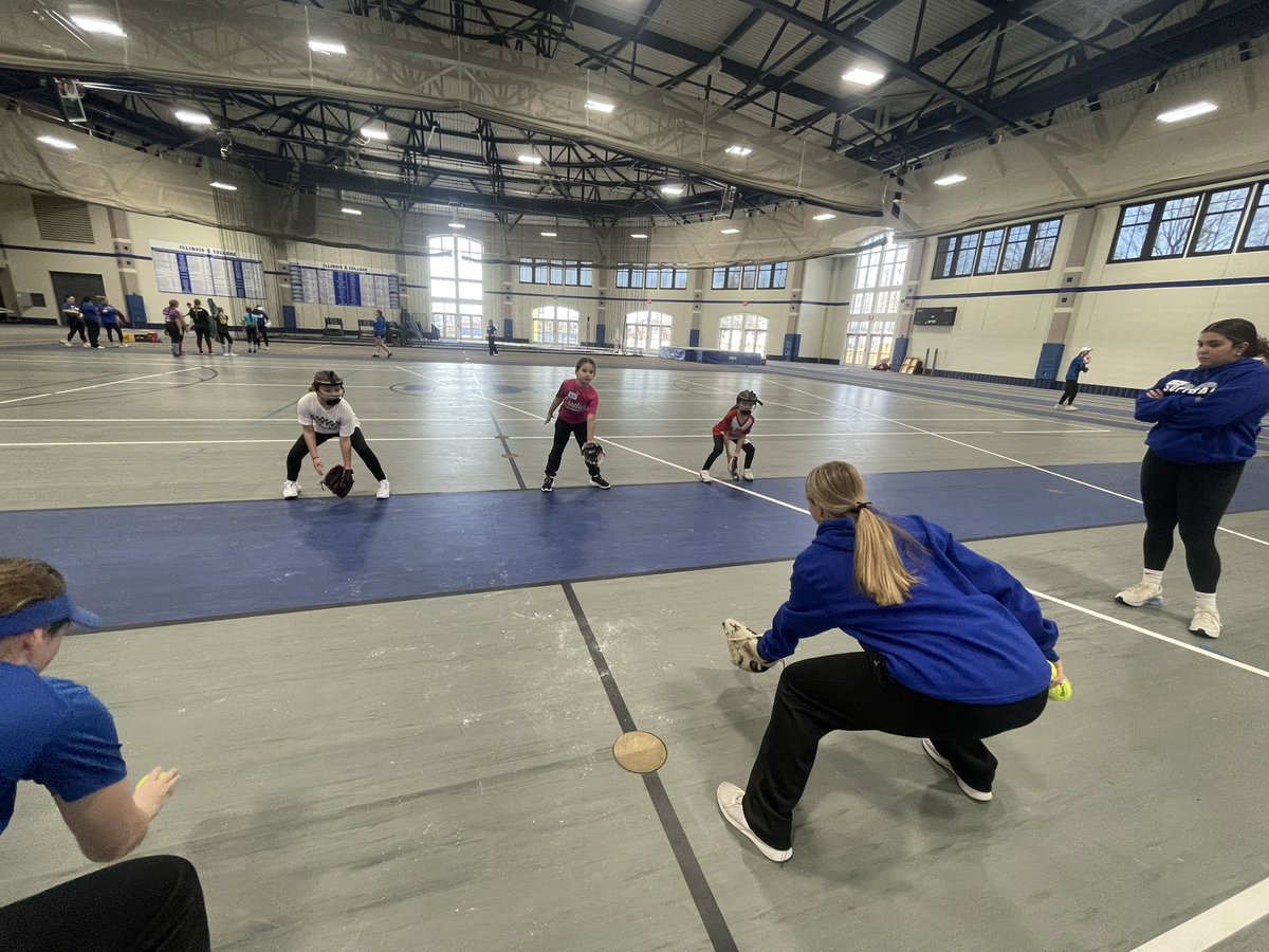 Illinois College SB tweet media