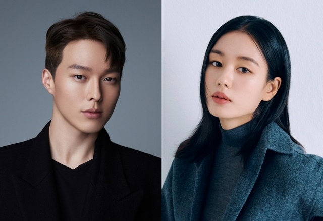SBS confirms that #JangKiyong and #AhnEunjin are leads of upcoming romance drama <Kiss for No Reason>. Helmed by #OneDollarLawyer director and #MysticPopUpBar writer, the drama will be aired this year

m.entertain.naver.com/now/article/00… #KoreanUpdates RZ