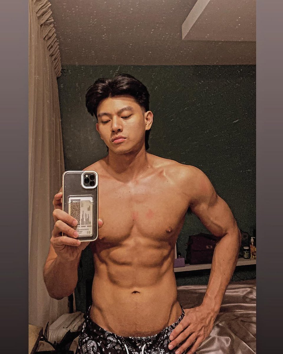 HE LOOKS SOOOOO FUCKING HOT! HIS TAN SKIN, HIS ABS, HIS CHEST HIS EVERYTHING SLKFSLFDFSKDFKLDGOODDAMNNANAHHA