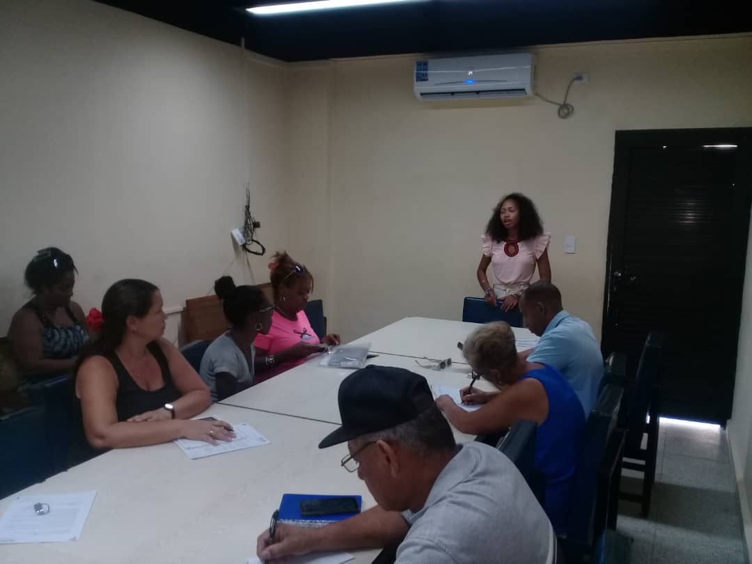DICS_Stgo's tweet photo. Capacitación sobre la #LeyComSocialCuba y sus reglamentos en la Empresa Estatal Socialista Pastas y Caramelos en #SantiagoDeCuba.
#EduComunicación
#DICS https://t.co/XyEVMg39zx