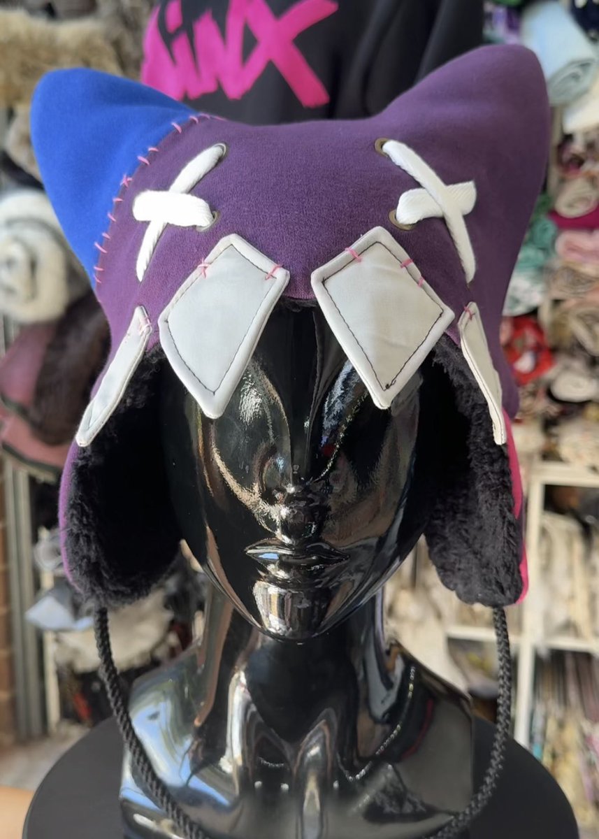 Button Fox tweet media