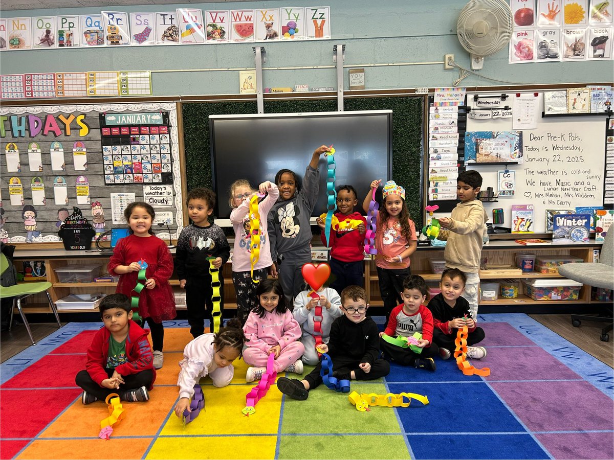 We learned about Lunar New Year today from my student’s family!  We got to feed the lion our red envelopes for good luck and we made snakes for the new year! ❤️🐍🧧<a href="/HowellRoadVS13/">Howell Road Elementary School</a> <a href="/VS13UFSD/">ValleyStream13UFSD</a>