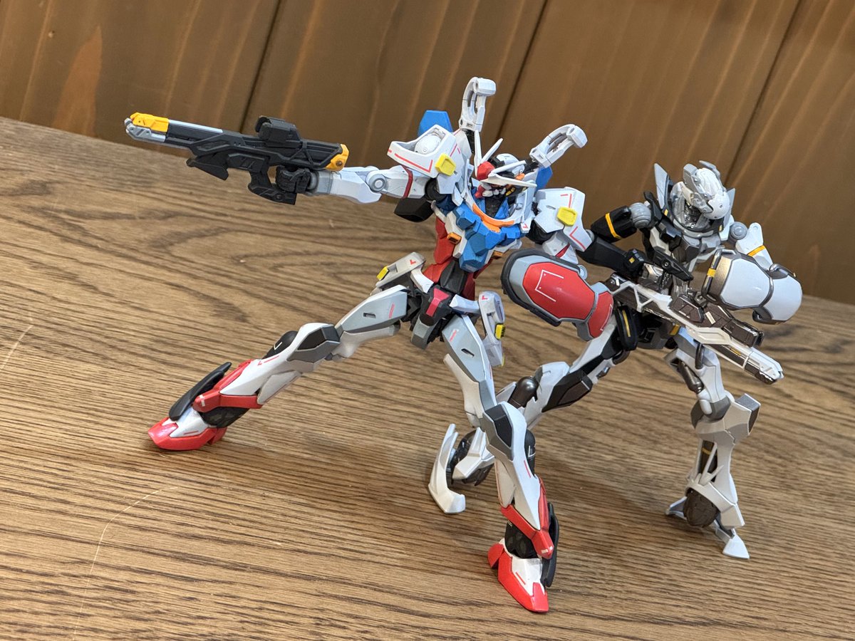 発売1週間も経っていないHGジークアクスを、さっそく切り刻んで