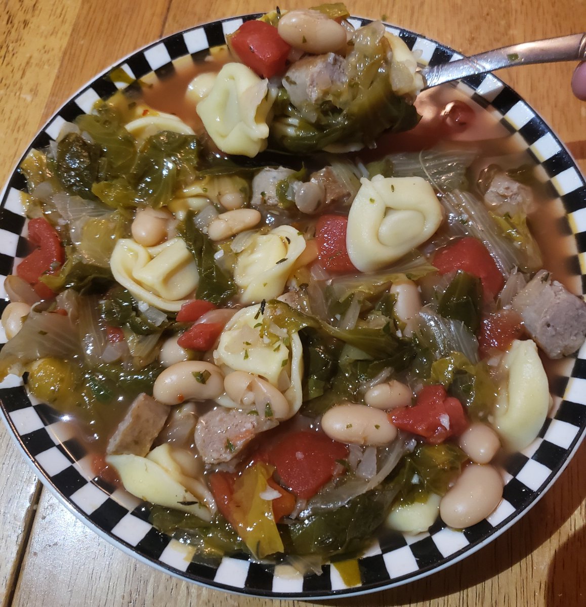 VIPvinnyD's tweet photo. Now that's a bowl of zuppa! 🤌 #Wednesday #dinner Tortellini soup with sausage #bowled & it's #delizioso #mangia #italiano https://t.co/FkpfYIaxxD