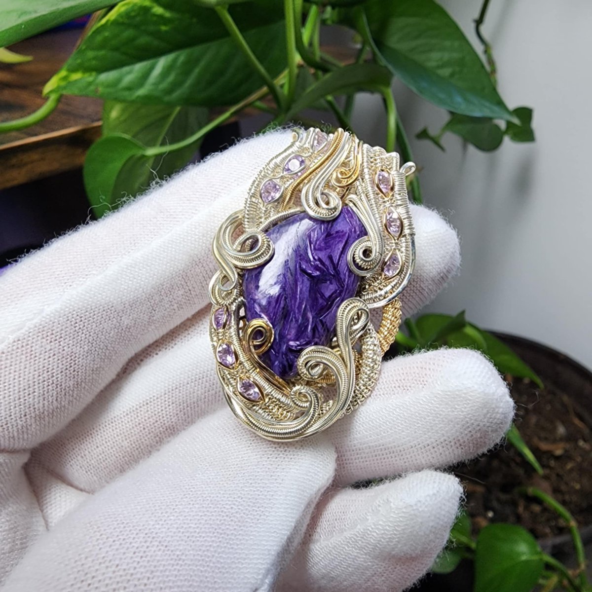 DankWraps9's tweet image. Dank Wraps is sending this pendant off to its new home along with the NFT to go with it

Dank Wraps will be using $50 of the proceeds to purchase $WRAPS tokens to add to the treasury for future liquidity use. 

#hellofuture #phygital
