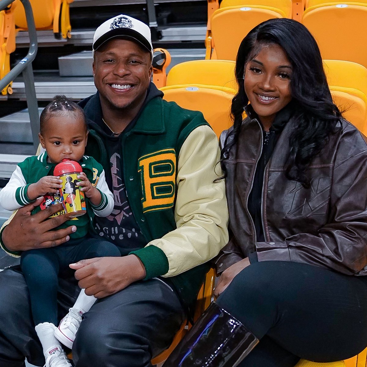 BaylorMBB's tweet photo. Natty champ checking out Foster 🐻

#SicEm | #CultureofJOY https://t.co/MGsK7sI5wC