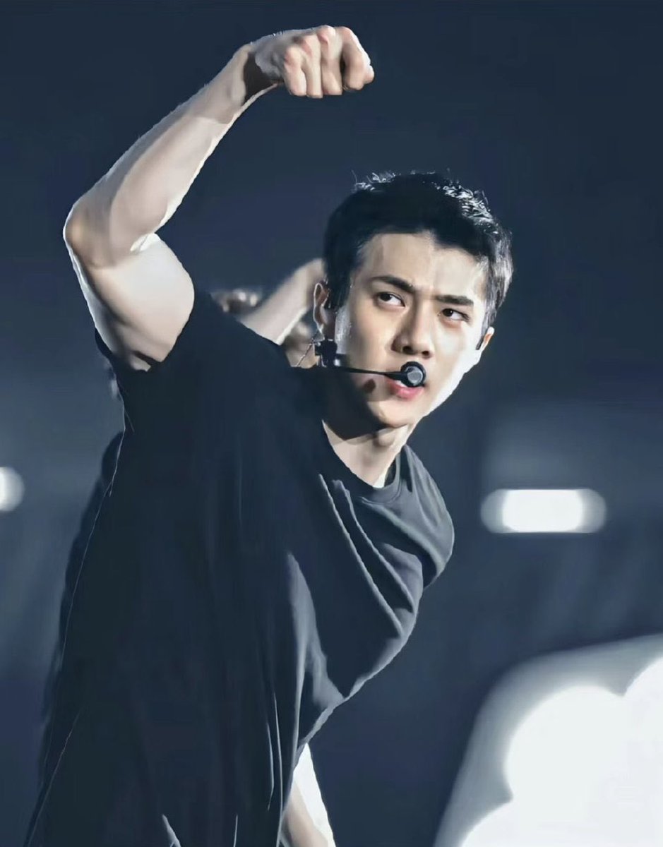 LuckyNo_9's tweet photo. biyak sehunie🐣🐣🐣🐣so cute #세훈 #SEHUN cr.度日如年糕_ https://t.co/gWIslbWQJN