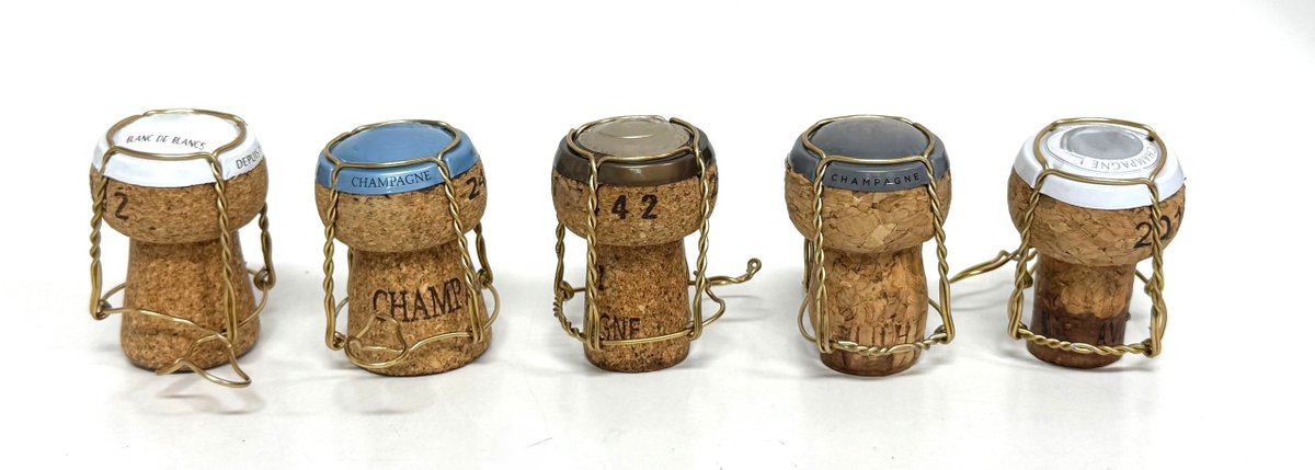 vin_fumiko's tweet image. 1月の #nhkcul シャンパーニュ講座終了🥂今月は昨年12月の続編で #CooperativedeManipulation にフォーカス。CM徹底追求の2ヶ月でした。3枚目は12月の回、信頼するマイィは2回フォーカスしているので今回は除外😉 2023年にCMのTEVC傘下になった #Henriot 予期せぬという名のリナタンジュ🍾 #Champagne