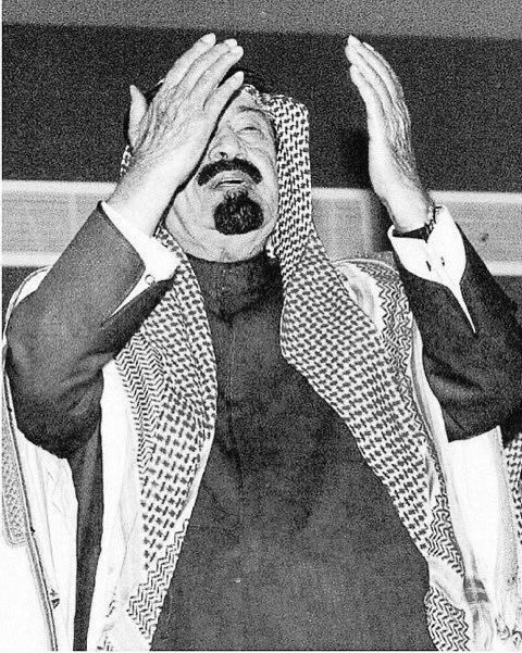 ٢٣ يناير ٢٠١٥م .. 
قبل ١٠ سنوات من اليوم و في الساعة الواحدة بعد منتصف ليلة الجمعة ، انتقل لـ رحمة الرحمن ( الملك عبدالله بن عبدالعزيز آل سعود ) 

"و لا تنسوني من دعاكم" كانت إحدى العبارات اللي ما نسيتها منه رحمه الله

  ما أملك غير صورة و تنهيد ..
 يالله عسى الجنة الباردة لروحه