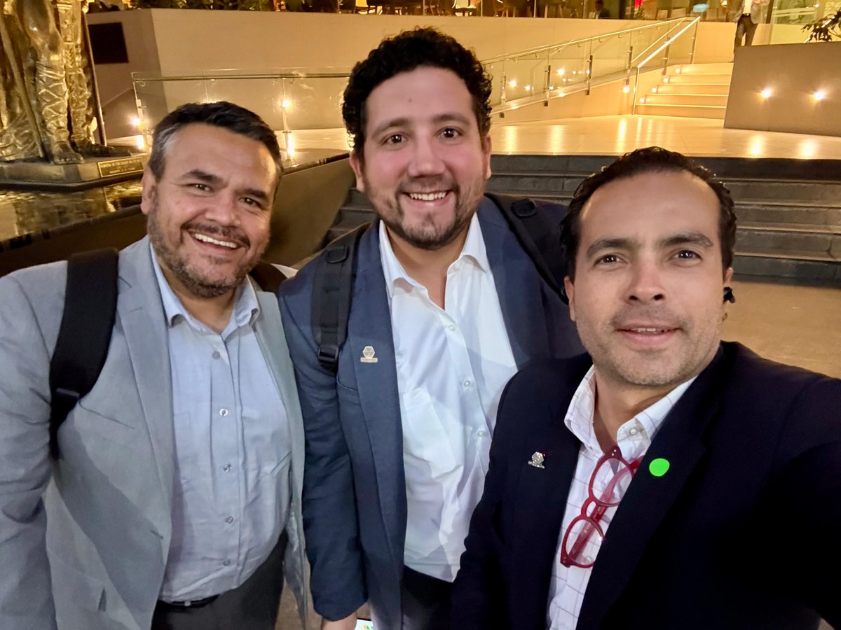 📢 En las Juntas Nacionales de <a href="/Coparmex/">Coparmex Nacional</a> , nuestro presidente <a href="/hector_rodvel/">Hector Rodriguez V.</a>  reafirma el compromiso de #CoparmexLeón para generar vínculos sólidos y trabajar en unidad por un México más próspero. 💪🤝 ¡Juntos hacemos la diferencia! 🇲🇽 #UnaSolaCoparmexUnSoloMéxico