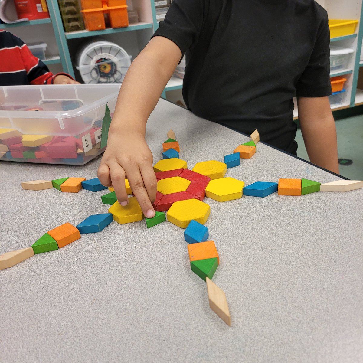 #GattisArt Kinder practice symmetry with pattern blocks! One figured out radial symmetry and then inspired the rest of the class! <a href="/GattisRRISD/">GattisRRISD</a> <a href="/RoundRockISD/">Round Rock ISD</a>
