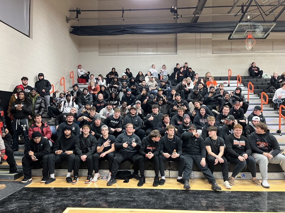 Berg FB ⬛️⬛️’d out supporting Men’s BB against ONU tonight!!