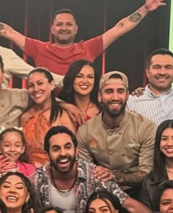 Peláez subió una foto grupal y está Angie.Sí estará acompañando a Jota🥹❤️ #ElGranChefFamosos