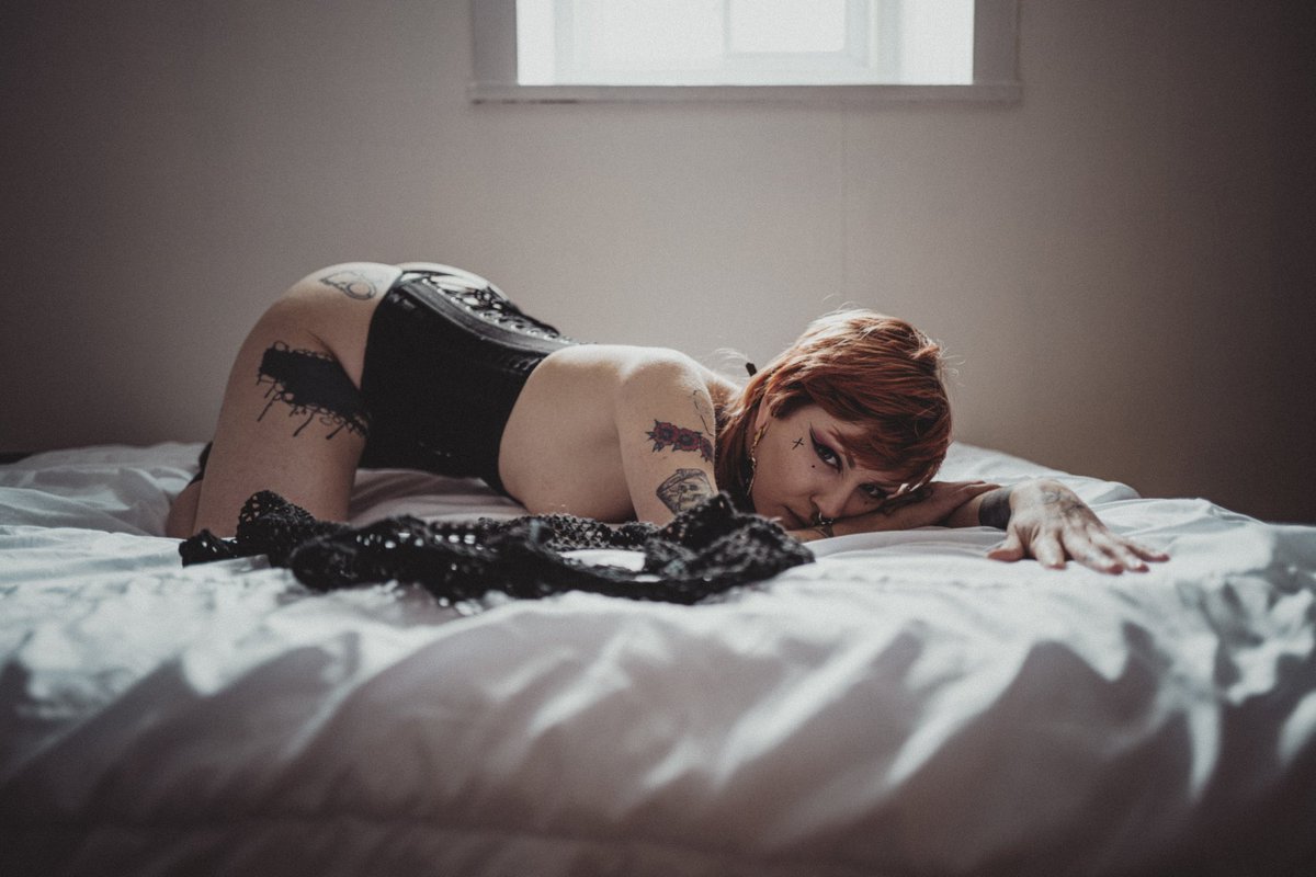 rxventhealien_'s tweet photo. Check out my photoshoot with @fredplphoto 🖤
Onlyfans in the link in bio xx https://t.co/SKsUM4uTCH