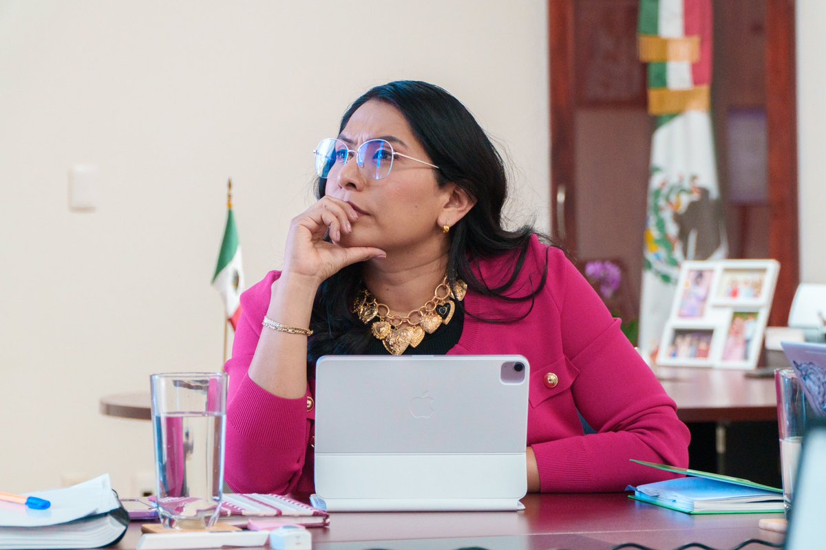 Yes_Nolasco's tweet photo. Trabajando juntos por una Oaxaca más segura y conectada. Reunión estratégica con @AlmaBautistaRa1, titular de SISIPINNA OAX, para impulsar proyectos de movilidad eficiente y espacios seguros para todas y todos los oaxaqueños #MovilidadSegura #OaxacaConectada https://t.co/f5ZgUeV51H