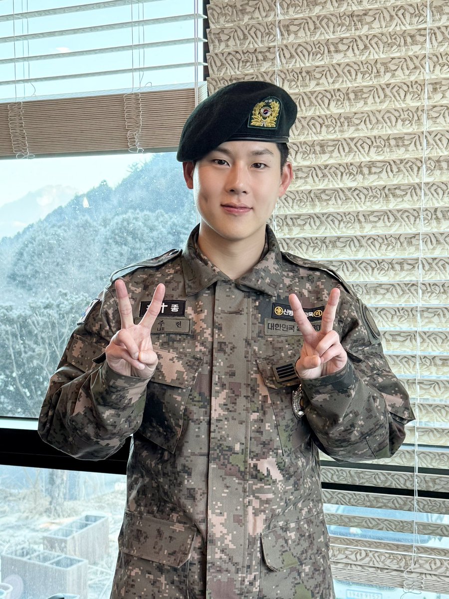 npomvtt's tweet photo. LIVRE! Hoje Jooheon finalizou seu serviço militar! Seja bem vindo de volta, estávamos com muitas saudades.

#HONEYisBack https://t.co/yrZPZH9oP1