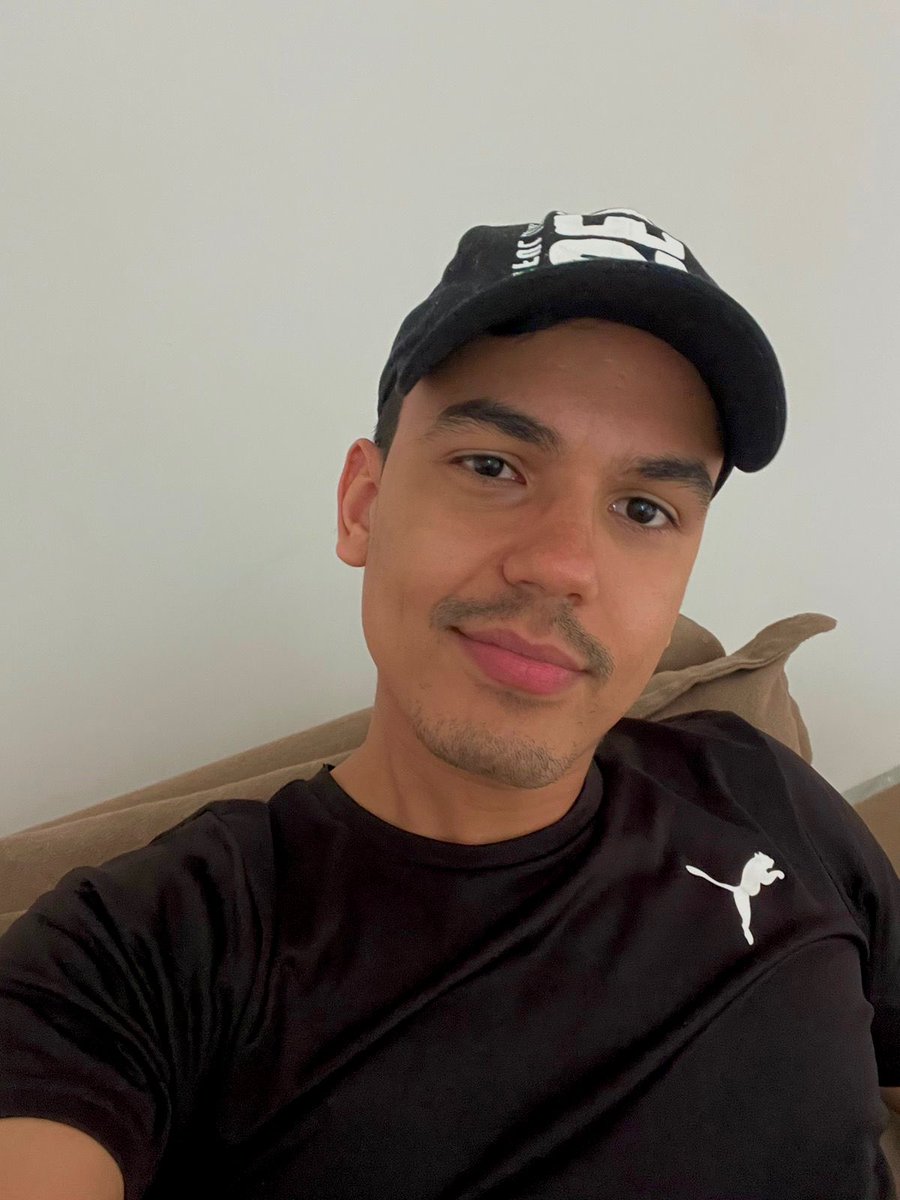 FreitasHeydrian's tweet photo. Atualizar esse site e testar a skin de bonezinho https://t.co/YvSkgsMwBc
