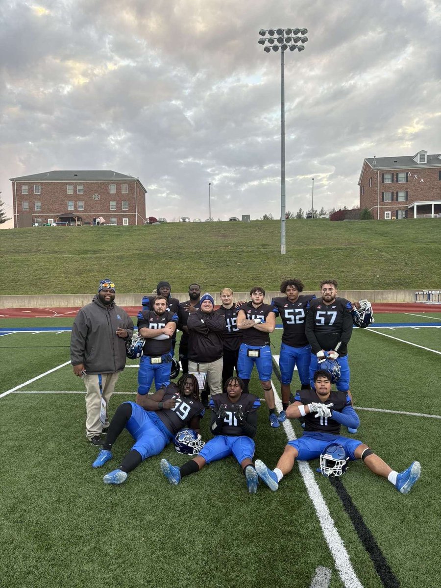 CoachBress_CSC's tweet image. Blessed to be able to coach these young men and watch them grow both on and off the field‼️

This is My Why‼️

#BlueCollar #FrontLine