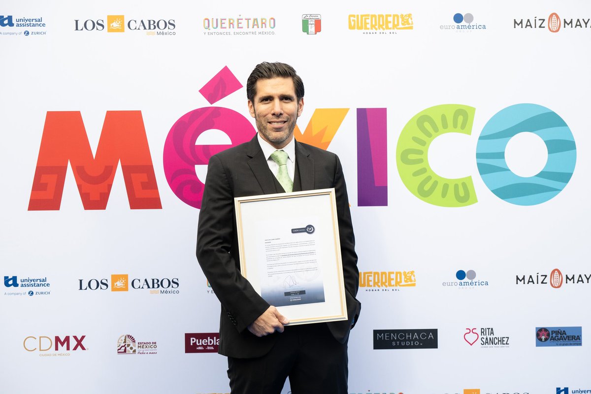 conajomx's tweet photo. Hacemos oficial el nombramiento de @pepelarre como Presidente de los Empresarios de @conajomx en España 🇪🇸 en presencia de la Secretaria de Turismo @josefinarodzam y el embajador @QuirinoOC. ¡Enhorabuena! https://t.co/B5TptsP3ho