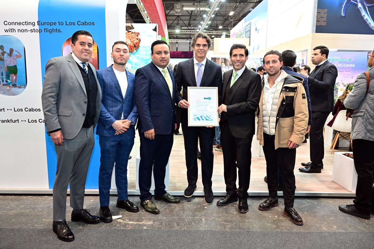 conajomx's tweet photo. Hacemos oficial el nombramiento de @pepelarre como Presidente de los Empresarios de @conajomx en España 🇪🇸 en presencia de la Secretaria de Turismo @josefinarodzam y el embajador @QuirinoOC. ¡Enhorabuena! https://t.co/B5TptsP3ho