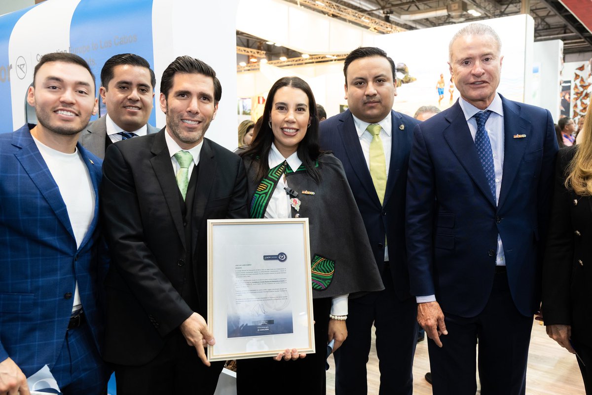 conajomx's tweet photo. Hacemos oficial el nombramiento de @pepelarre como Presidente de los Empresarios de @conajomx en España 🇪🇸 en presencia de la Secretaria de Turismo @josefinarodzam y el embajador @QuirinoOC. ¡Enhorabuena! https://t.co/B5TptsP3ho