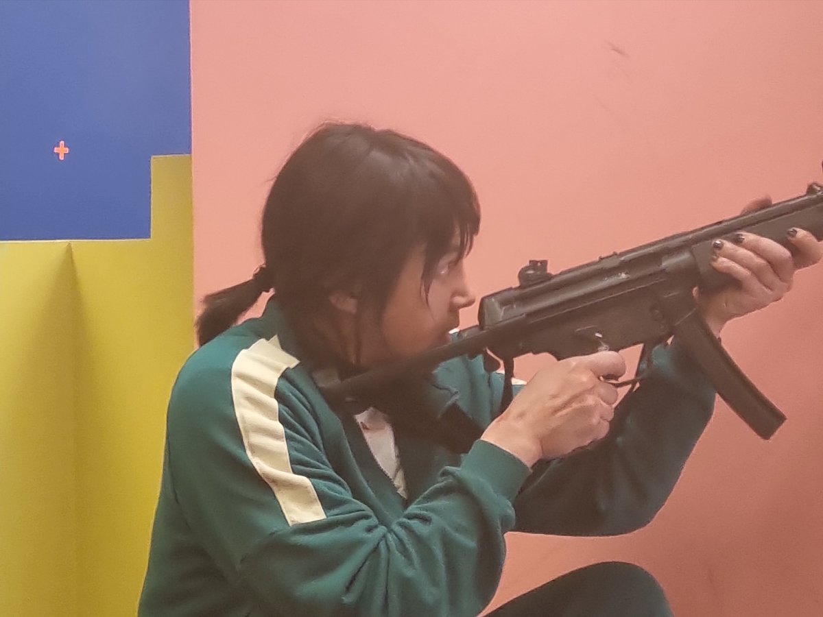 パク・ソンフン直筆サイン入り2Lサイズ写真…イカゲーム