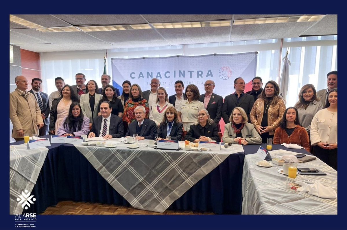 1er reunión de Consejo Directivo del año en las oficinas nacionales de CANACINTRA Nacional Se presentó la estrategia de comunicación para conmemorar los #25años de <a href="/AliaRSE_Oficial/">Aliarse por México</a> y contamos con una presentación de Roberto Delgado del Cenacedac voluntariado. #ALIARSE