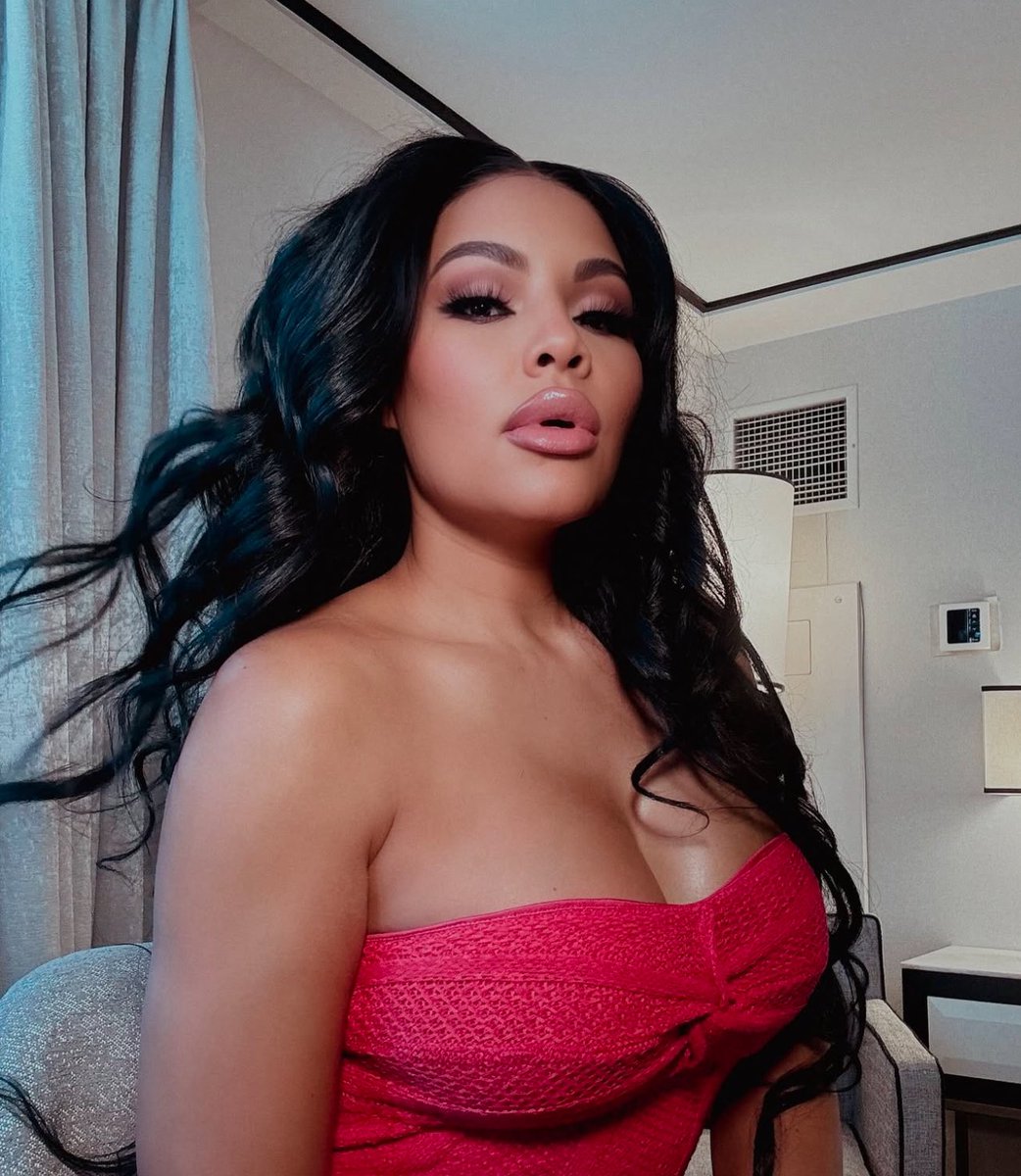 IAmOnlyPenelope's tweet photo. Tell me you miss me 🫦 https://t.co/vc1gdnSWhW