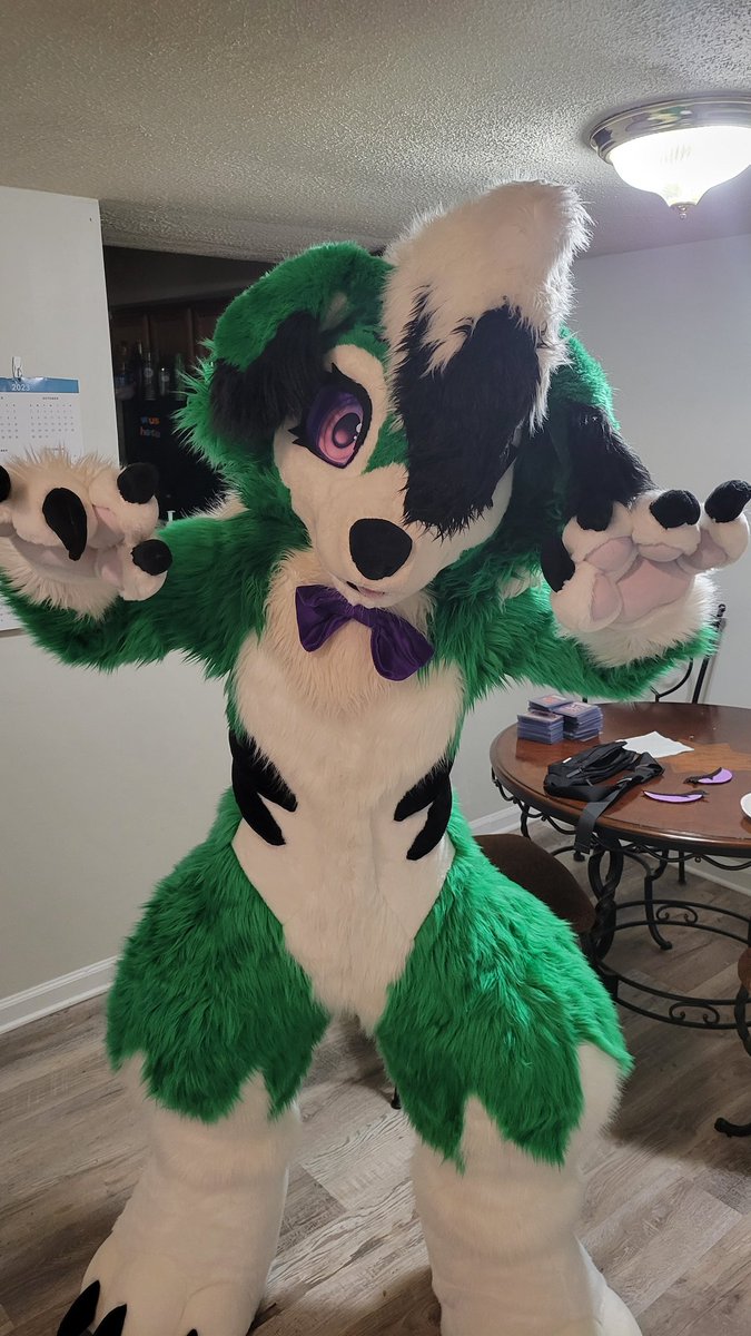 Lycanroxxx's tweet image. FULLSUIT ACQUIRED‼️

Wonderful work by @FruitsOfElune, thank you SO SO much!! He's so comfy and fun to wear, I couldn't be happier with him!