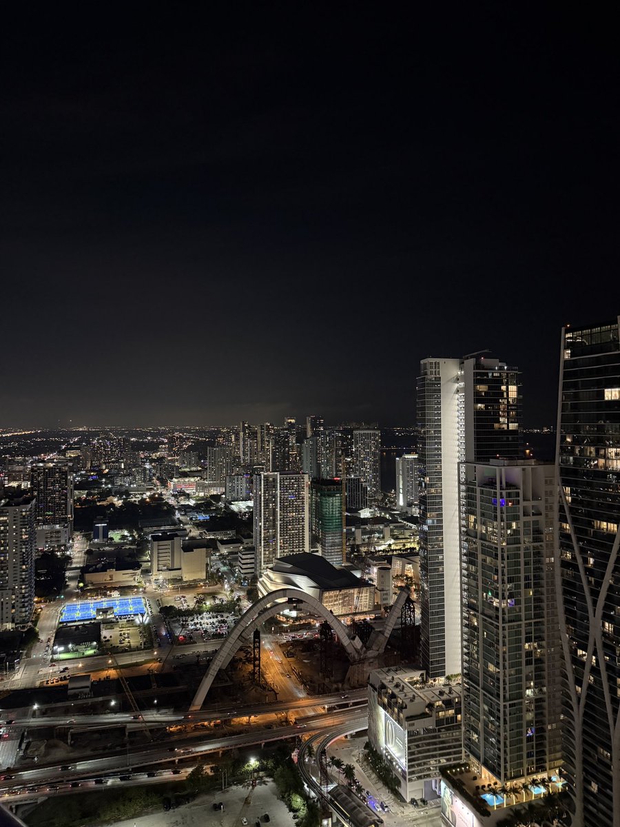 NickUrso's tweet photo. Went to a great mastermind this last weekend out in Miami with my dude @JeffVKay 

Got us thinking bigger.

$1M months here we come 🎯 https://t.co/lMRkaPycpJ