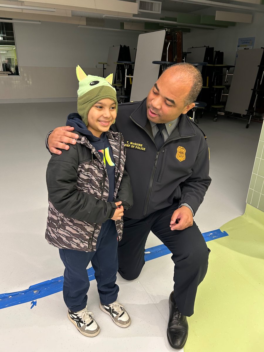 AlexVAPDChief's tweet image. Thank you to the residents who shared their feedback on public safety during my third community listening session &amp;amp; the @williamramsayes  translators for making it accessible to all. Your input is  critical as we co-create a public safety plan for our city. #onealexandria #oneapd