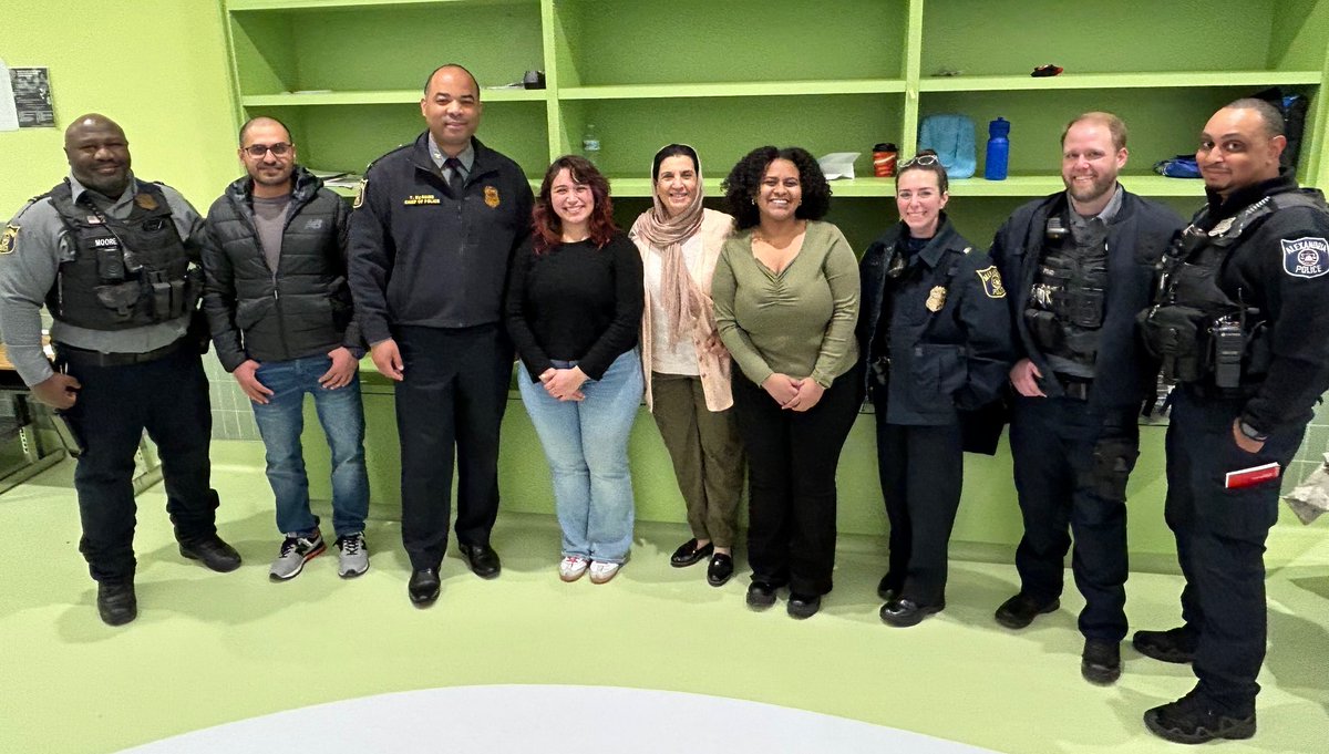 AlexVAPDChief's tweet image. Thank you to the residents who shared their feedback on public safety during my third community listening session &amp;amp; the @williamramsayes  translators for making it accessible to all. Your input is  critical as we co-create a public safety plan for our city. #onealexandria #oneapd