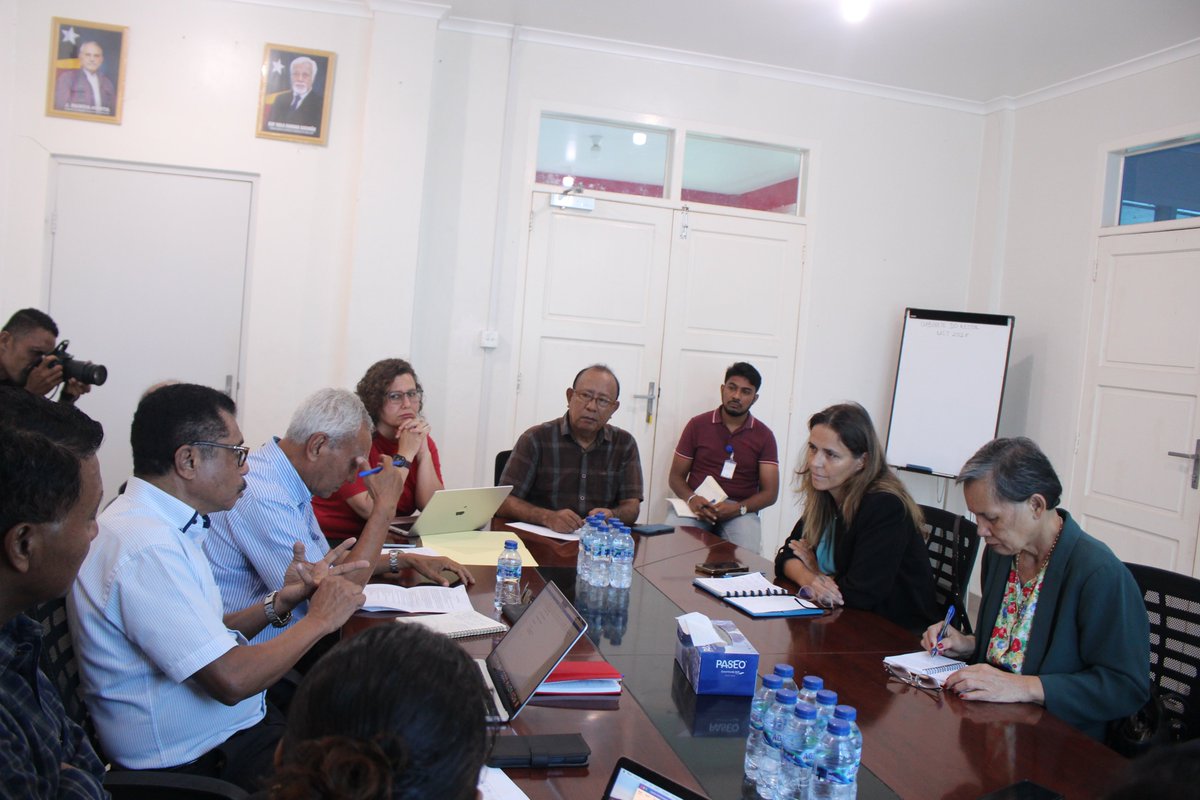 FFspdd's tweet image. Reunião konaba Projeto “Escola RAIZ” entre membro equipa Universidade Católica Timorense (UCT) ho Diretor Geral do Ensino Superior, Dra. Maria Filomena Lay ho Equipa iha UCT, Balide (22/01/2025).