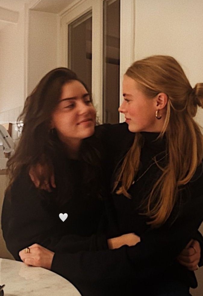 f1r1sh's tweet image. 'Só preciso ter vocês comigo e tudo vai ficar bem...