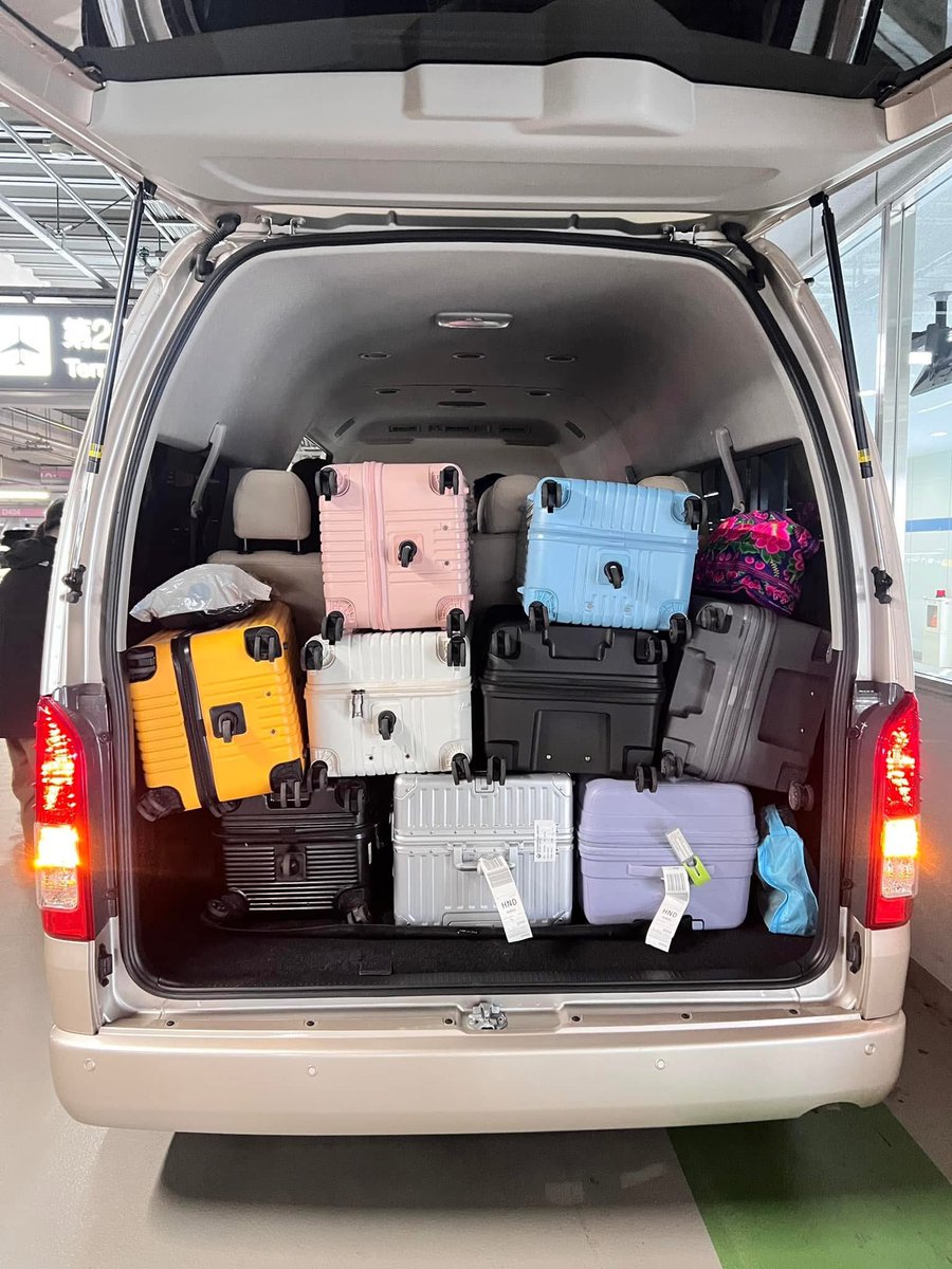 TokyoAkina's tweet photo. TOTATA HIACE GRANDCABIN 
10 ที่นั่ง(รวมคนขับ)ใส่สัมภาระได้เยอะมากครับ  #รถเช่าในญี่ปุ่น https://t.co/fFh7Bb8mQu