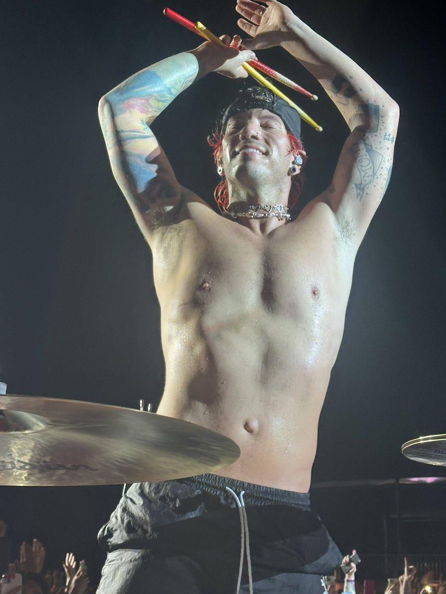 centtermass's tweet photo. nunca me voy a olvidar de este dia, te amo para siempre 💖 @joshuadun https://t.co/VeOeDurpIQ