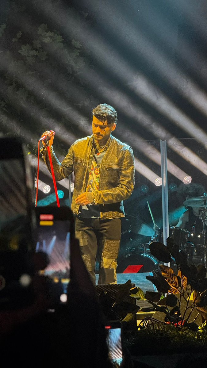 ZaynReport's tweet photo. Zayn looking beautiful and magestic tonight in DC! 🖤 https://t.co/jaIT72FCwZ