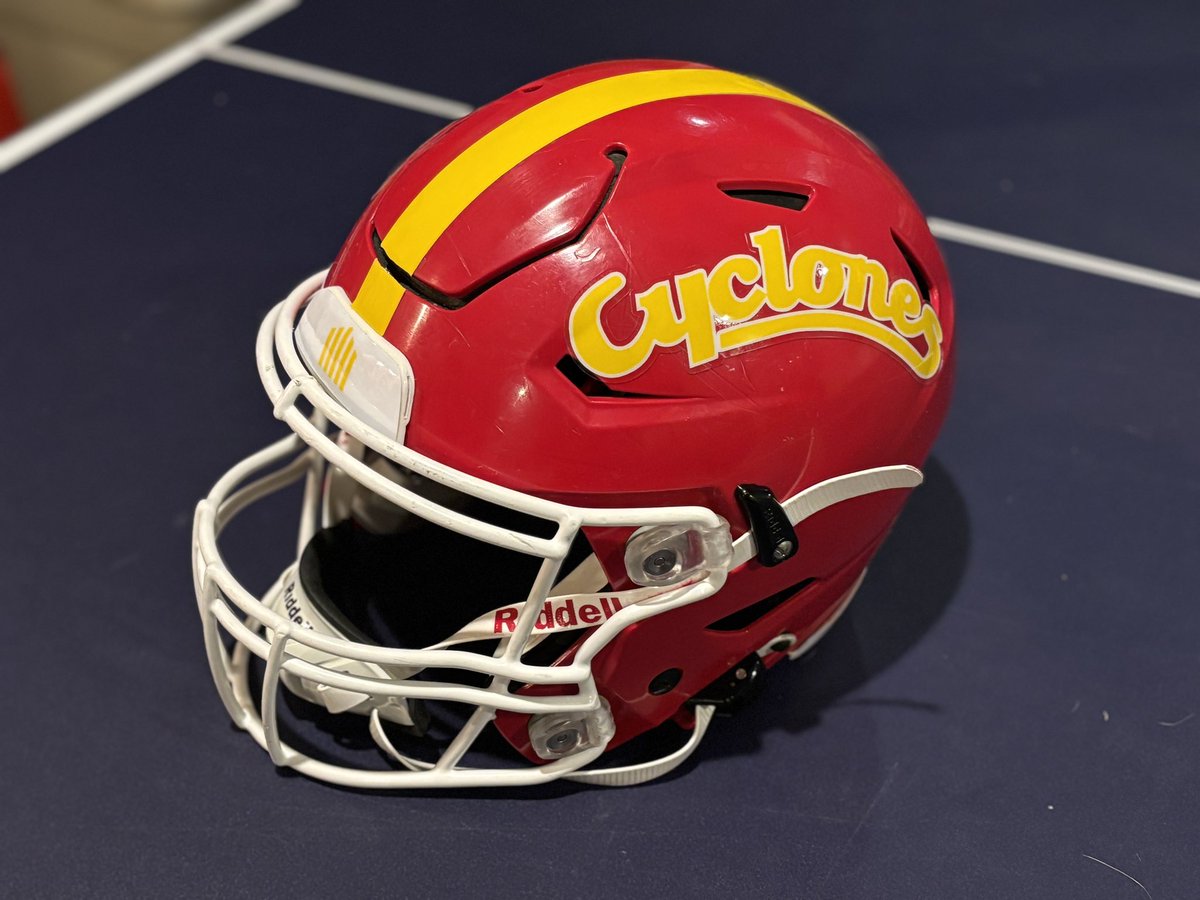 One thing I still like this app for is connecting with creative people. I saw <a href="/lukewolf35/">Luke Wolf</a> and his custom <a href="/CycloneFB/">Iowa State Football</a> helmets, and I knew I had to make one! The helmet honors both the past and current teams. 🧵