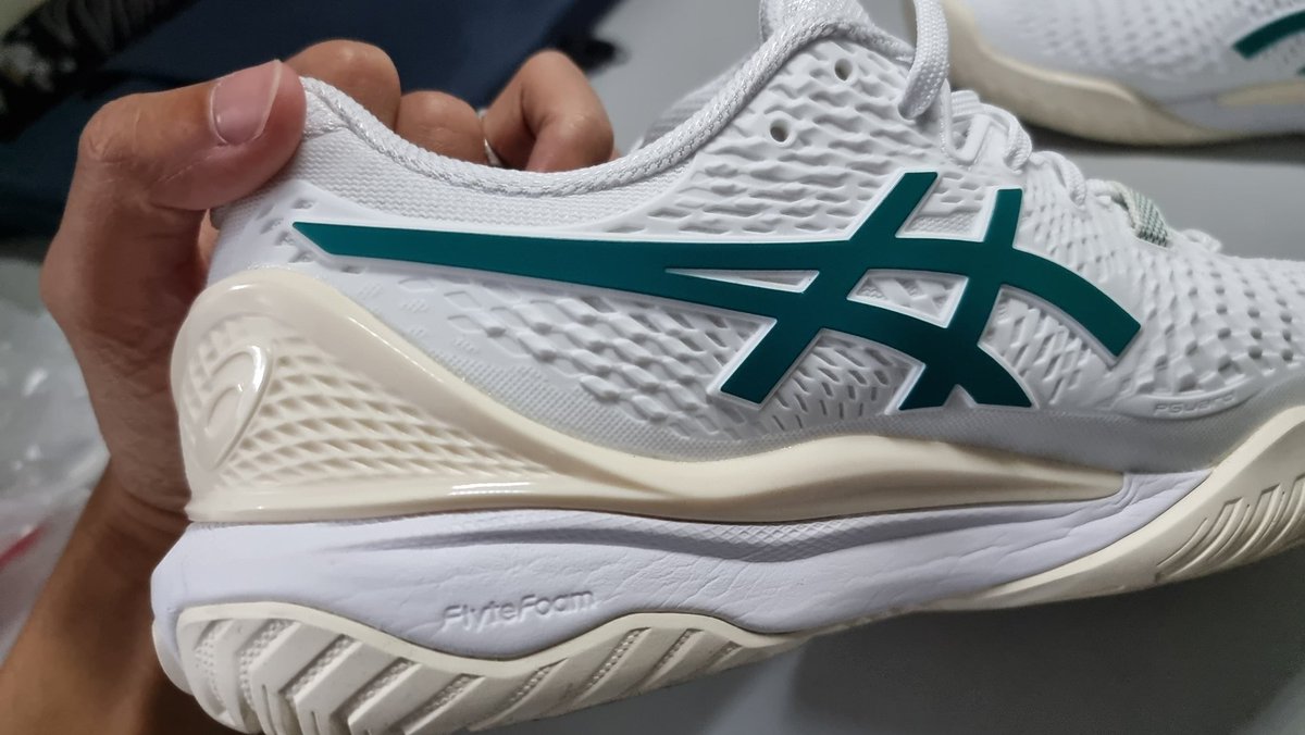 #WTS 
Sepatu tenis ASICS Gel Resolution 9 White Wimbledon

Ukuran: Eu 42 / US 8.5 / 26.5 cm

Kondisi mulus 100%
Dijual krn kekecilan, baru 1x pake (box lengkap)

Lokasi Depok / bisa tokped
DM for price
#lapakcot #KhilafClubYearEnd #zonauang️