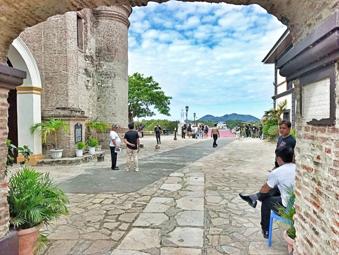 DavidsAdvocate's tweet photo. Hanapin niyo siya... Choz! 😄

Beautiful view at the Minor Basilica of Our Lady of the Assumption Parish. 
#filmtourism #GMAFilms #DavidLicauco #SNMM 

📷 Mark Cesar Domingo https://t.co/9Mh2URCS8W