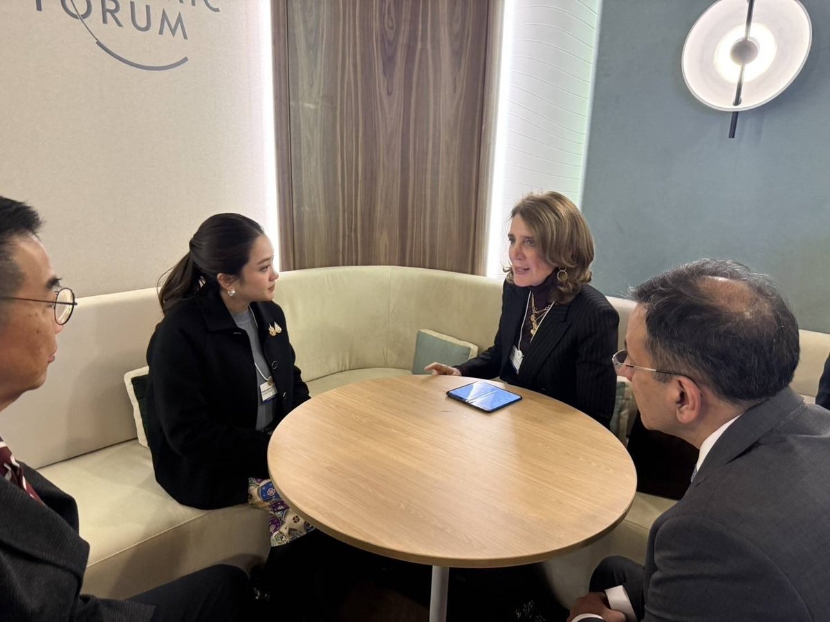 thaipost's tweet image. แพทองธารหารือบิ๊กบอสกูเกิ้ลพร้อมชวนลงทุนในไทยเพิ่ม!
#บิ๊กบอสกูเกิ้ล #CloudDataCenter #โปร์ดักส์ดิจิทัล
อ่านต่อ thaipost.net/general-news/7…