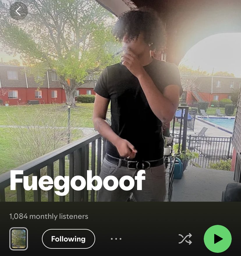 veronica MOTH ON ALL PLATS tweet media