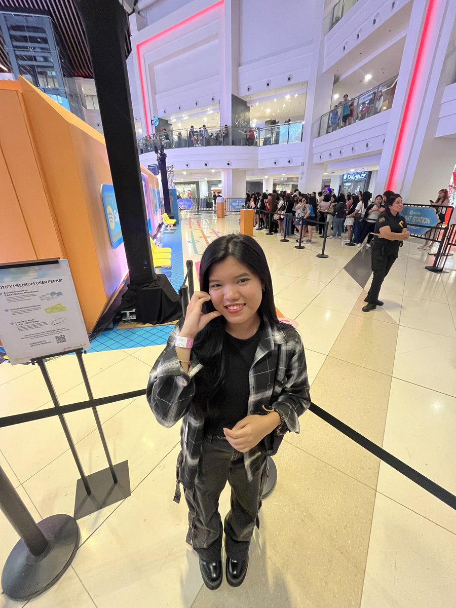 S1NGH00N's tweet photo. got to attend the carat station last Jan. 19, 2025 !!

we actually attempted to get into the event twice. the first pic was from day 1 and the rest are from day 3 https://t.co/BUs2Doaxjd