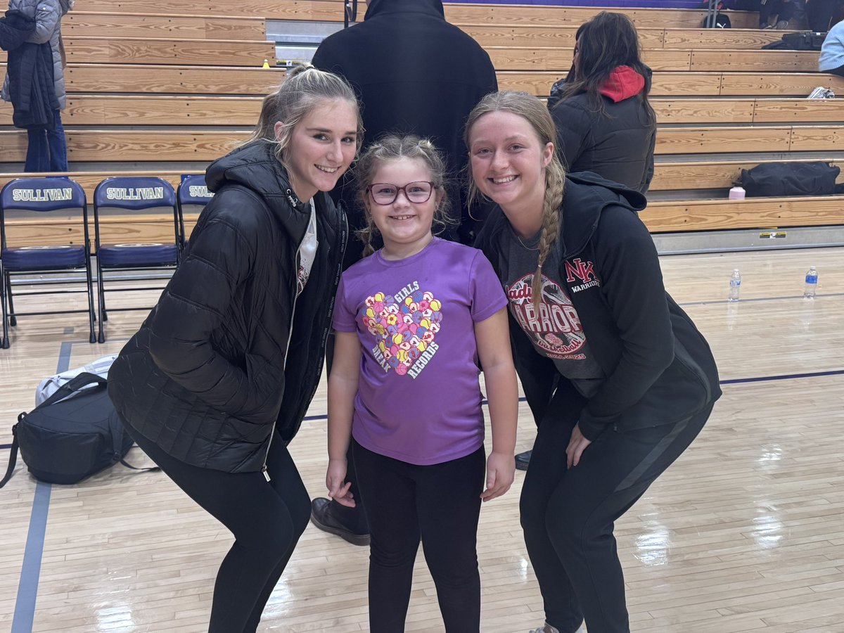 Thank you <a href="/mcclure_baylee/">Baylee Mcclure</a> and <a href="/brynnacollins22/">brynna collins</a> for making the night for my little goofball. 
She has two new favorite ballers now and the whole ride home kept asking when she could come to another game 😎😎